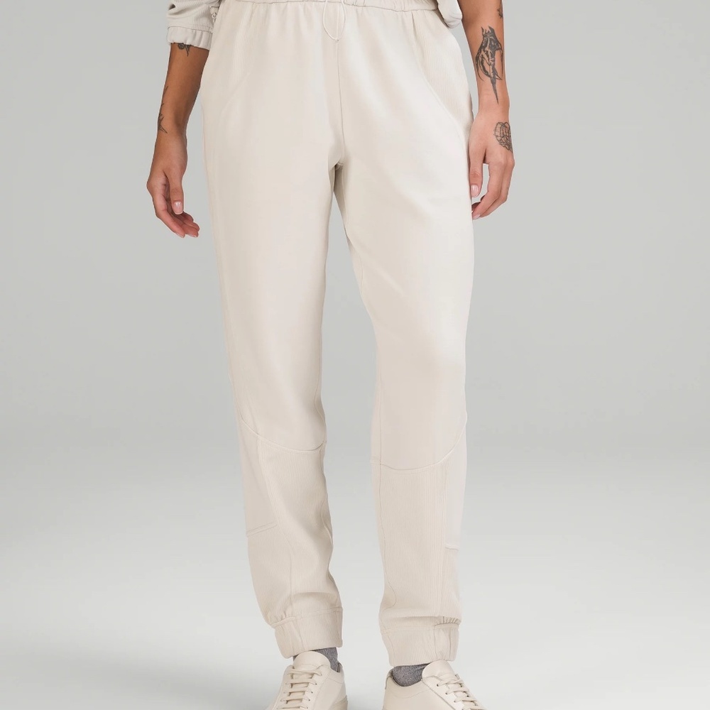 Lululemon Brushed Softstreme Ribbed High-Rise Jogger White Opal, size 12 in EUC
